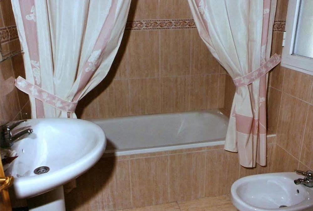Hostal 82 Olías del Rey エクステリア 写真