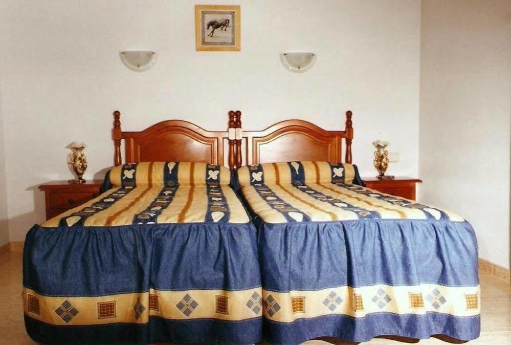 Hostal 82 Olías del Rey エクステリア 写真